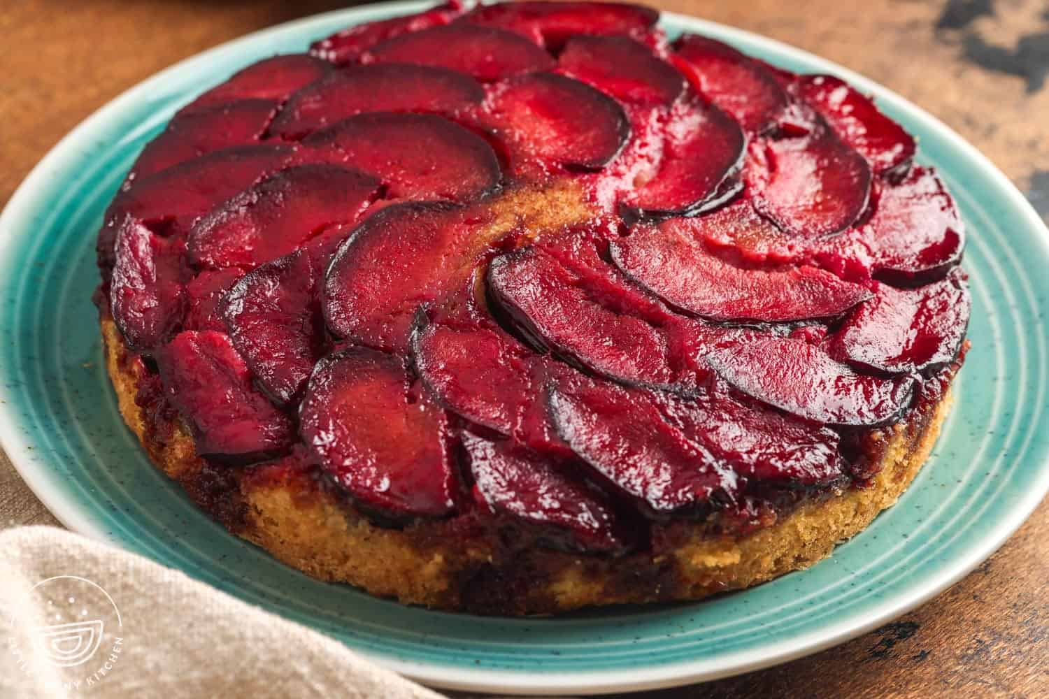 Easy Late Summer Plum Upside-Down Cake: A Sweet Tradition